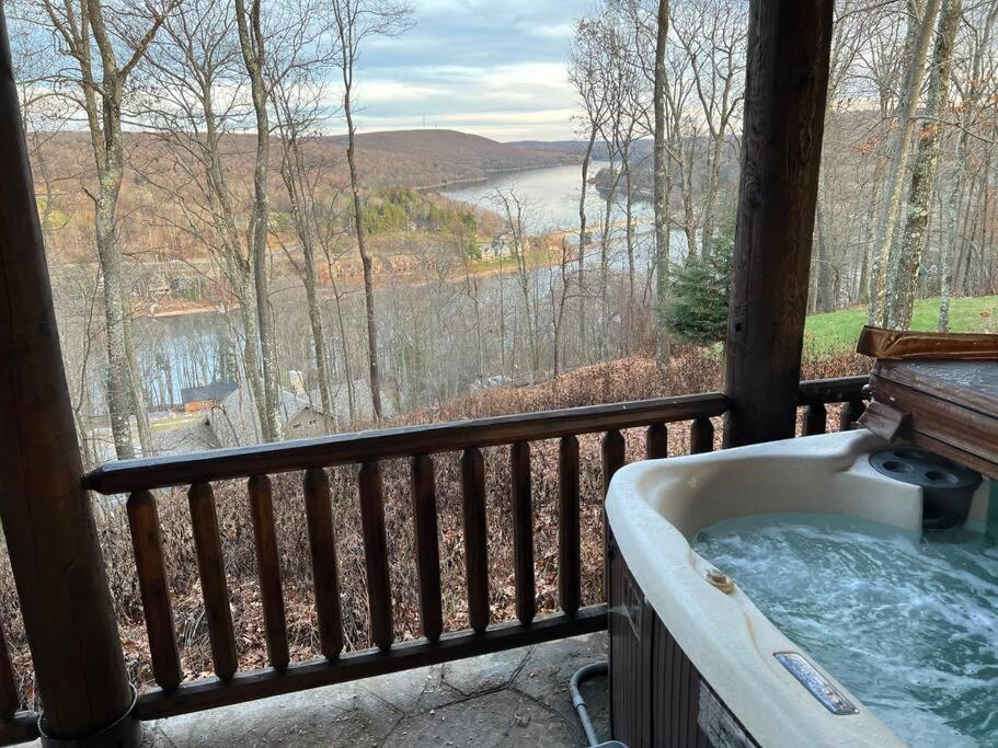 Bella Vista! Amazing Lake Views, Hot Tub, Peleton! Βίλα McHenry Εξωτερικό φωτογραφία